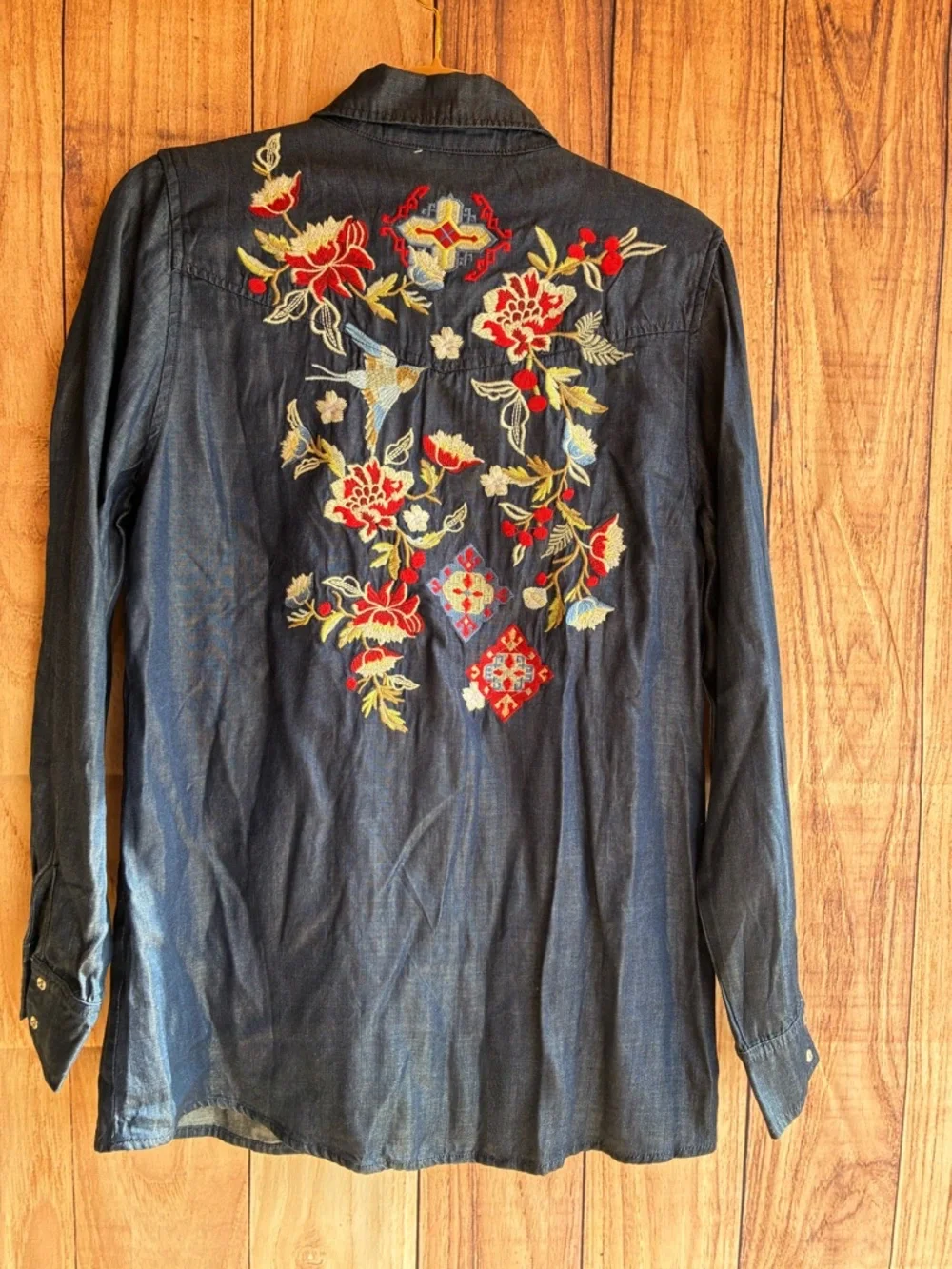 NWT Paparazzi Dark Blue Denim Embroidered and Red Shirt Size Medium - Picture 6 of 7